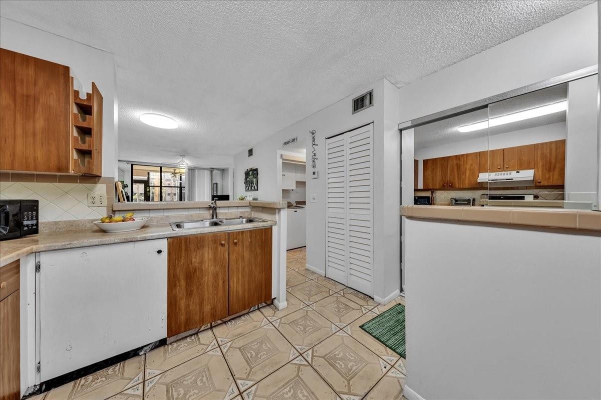 7737 NW 79th Avenue 105