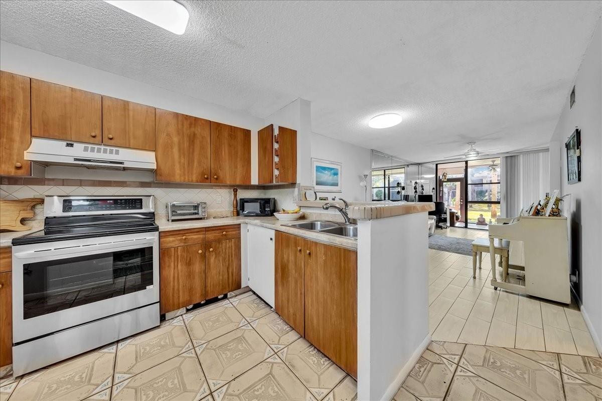 7737 NW 79th Avenue 105
