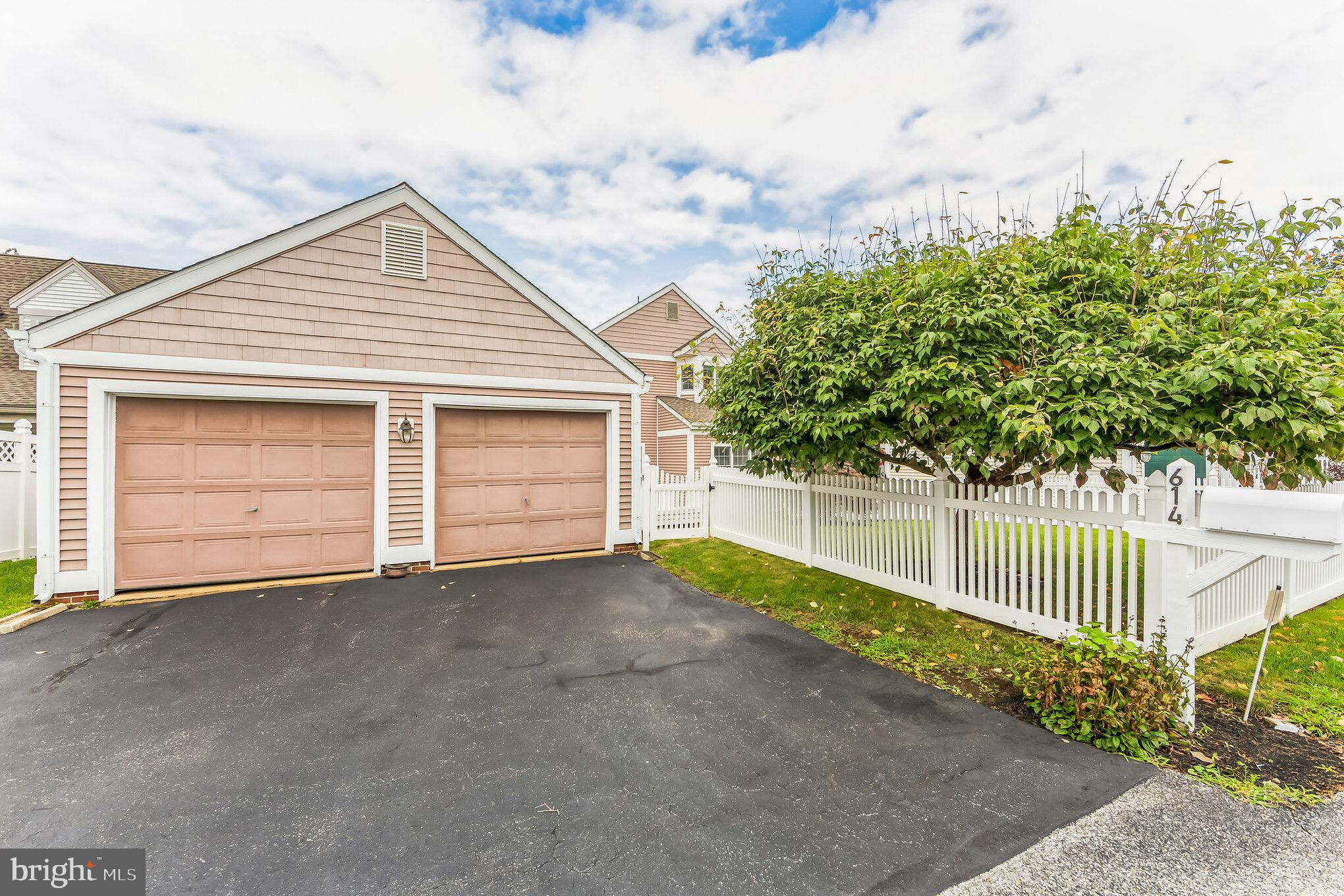 614 Yardley Ln