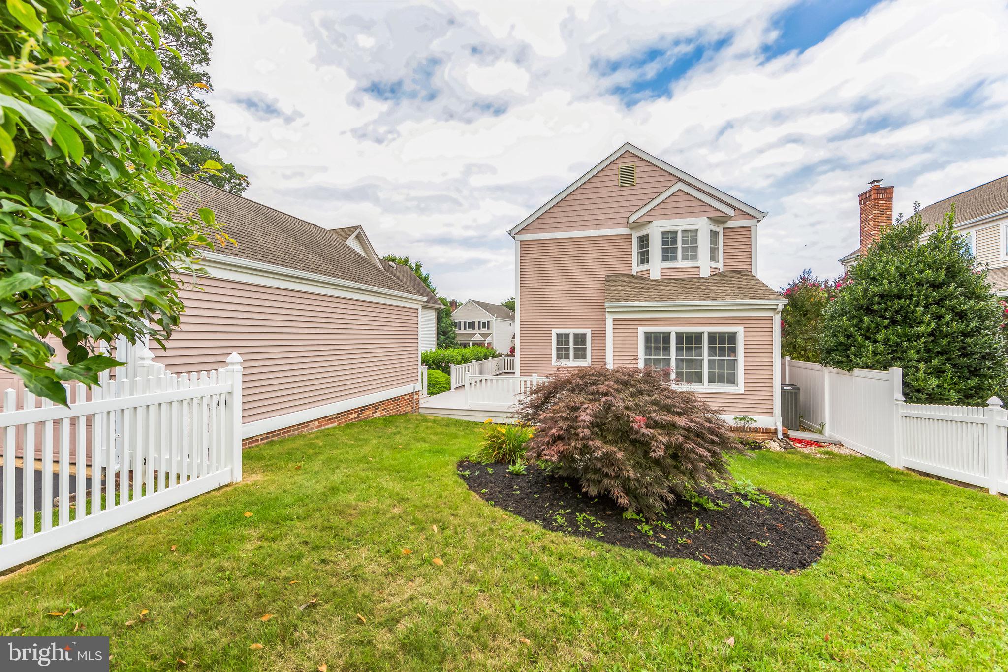 614 Yardley Ln