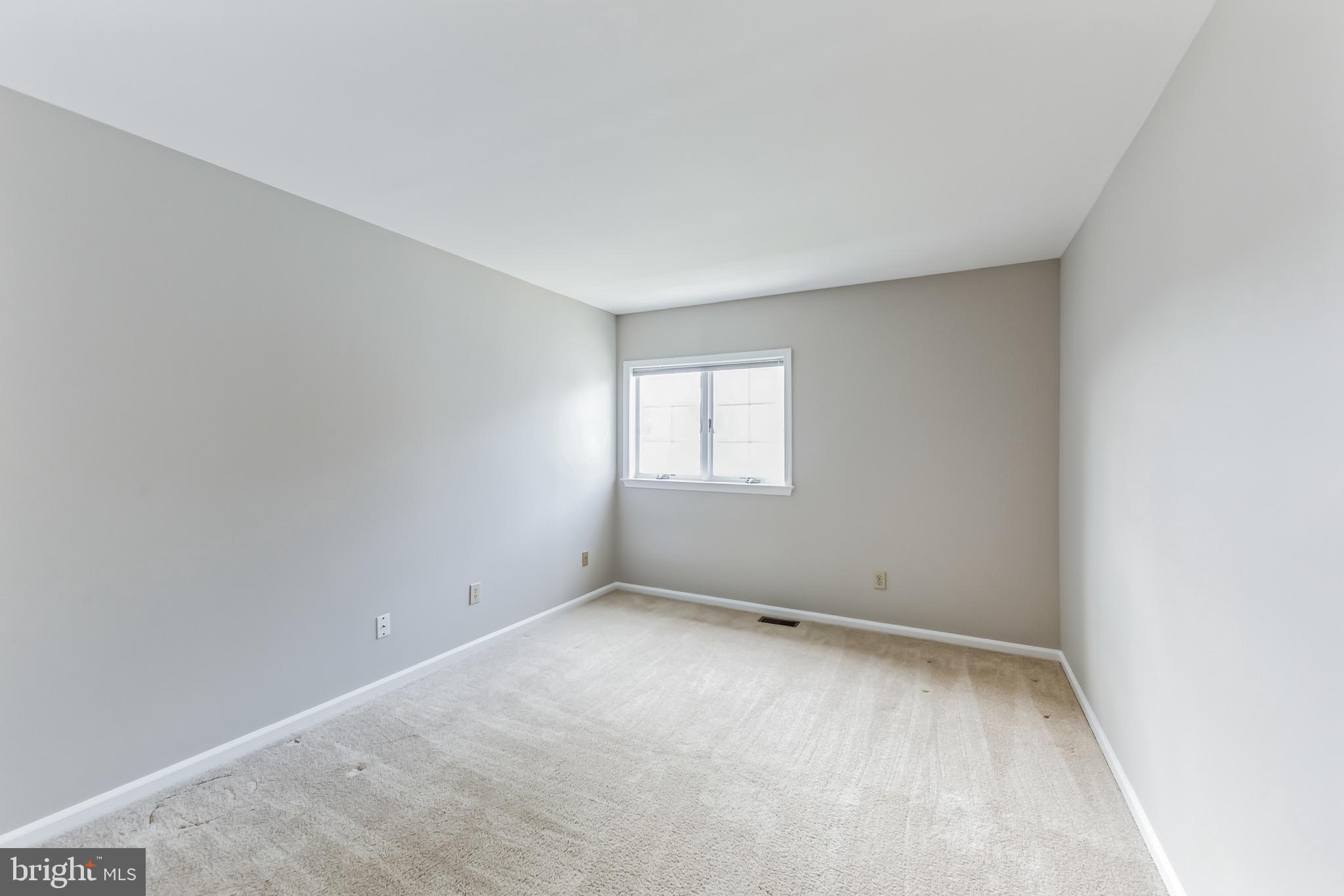 614 Yardley Ln