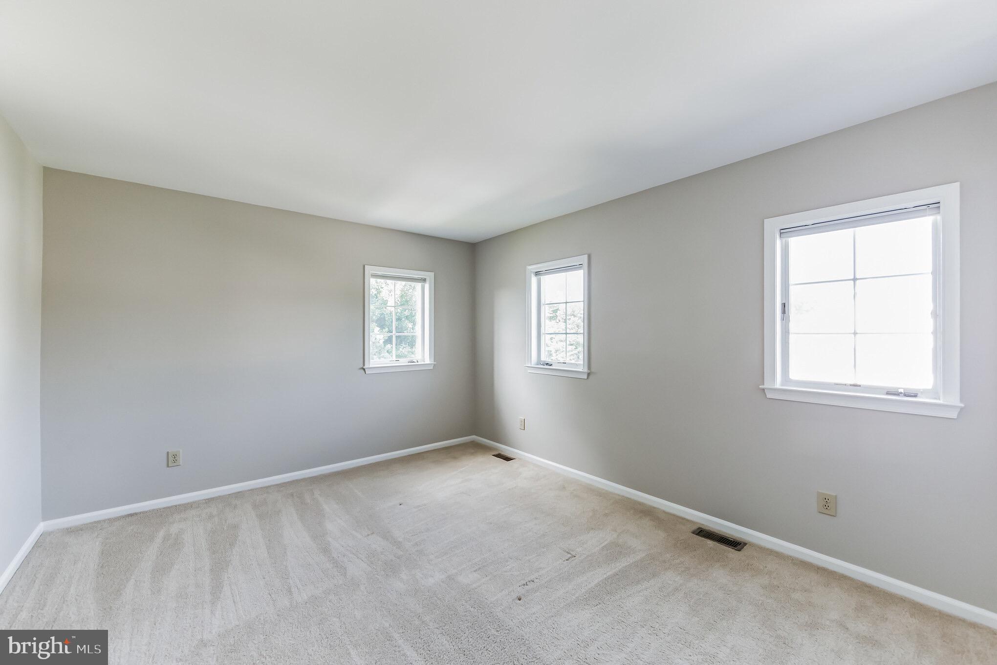 614 Yardley Ln