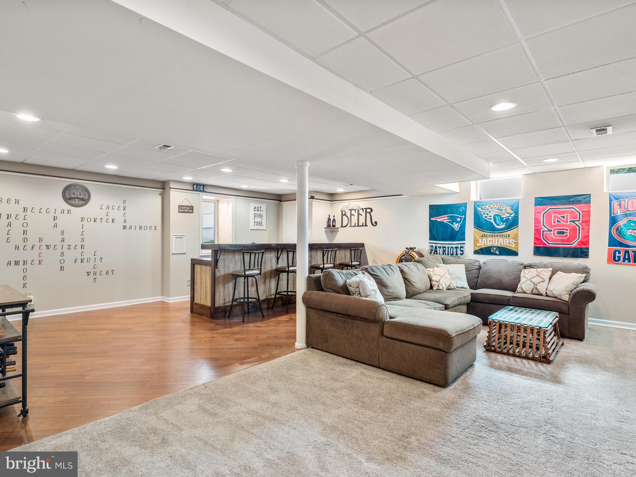 8 Greenleaf Ct
