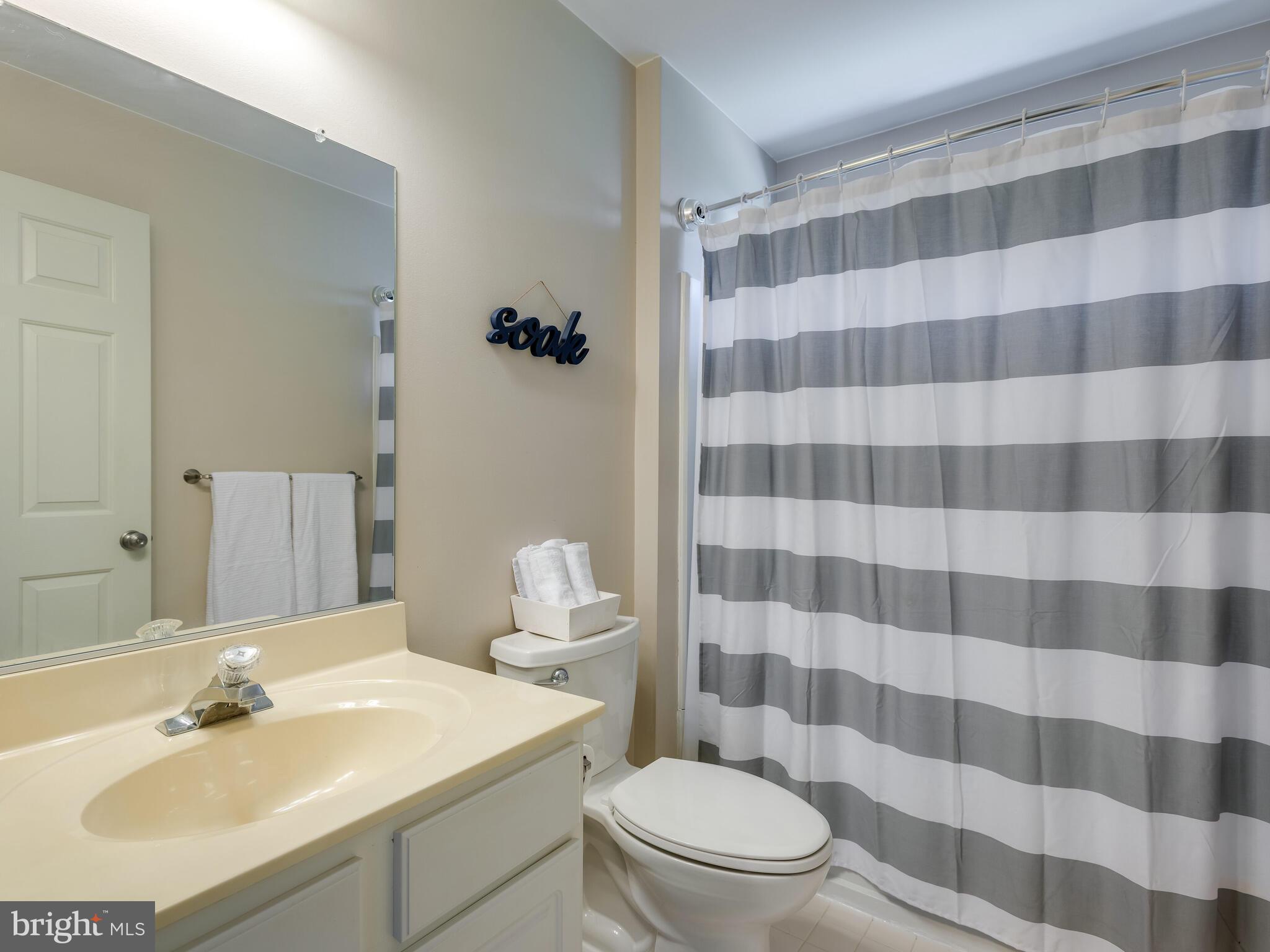 8 Greenleaf Ct