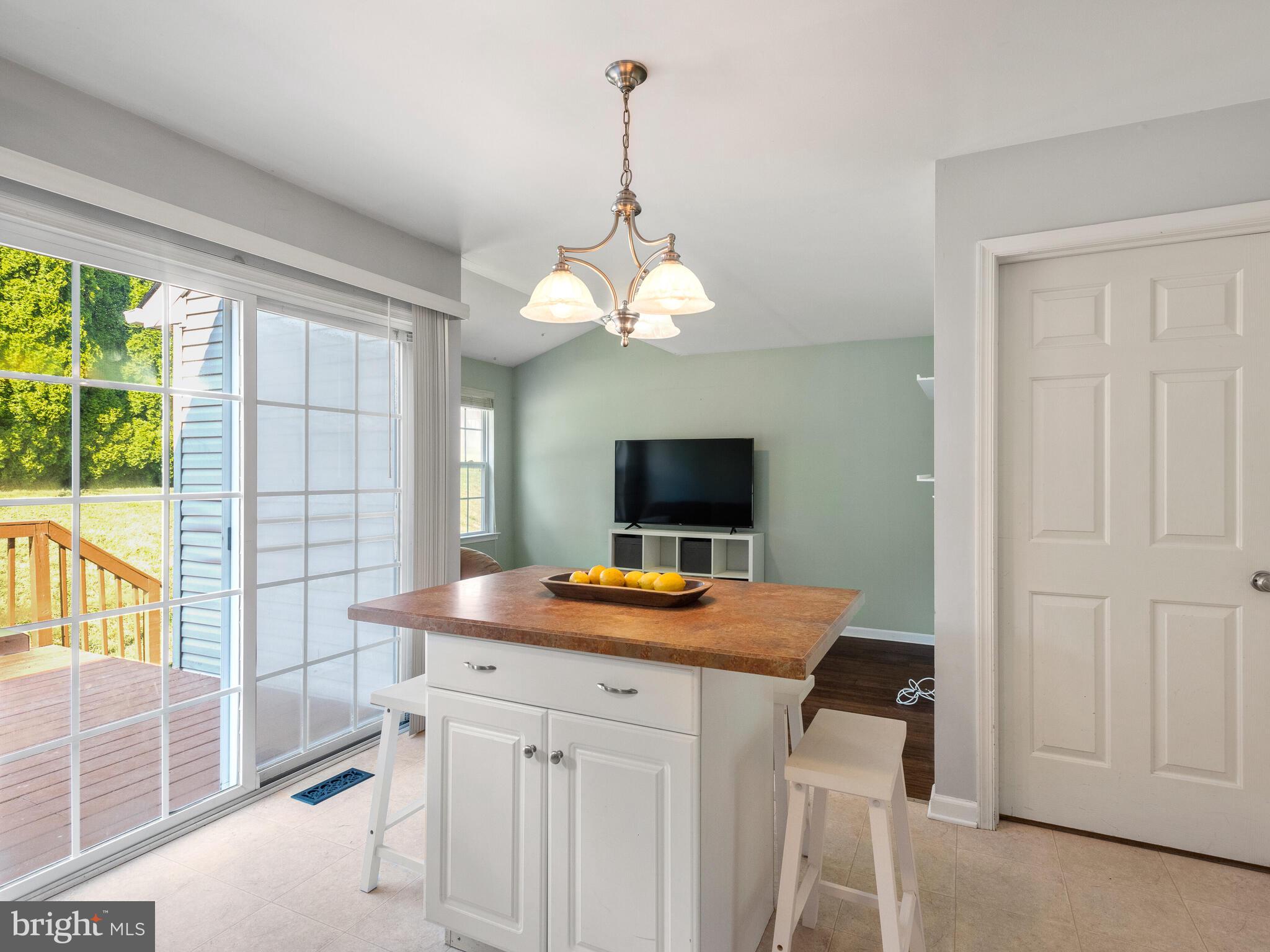 8 Greenleaf Ct