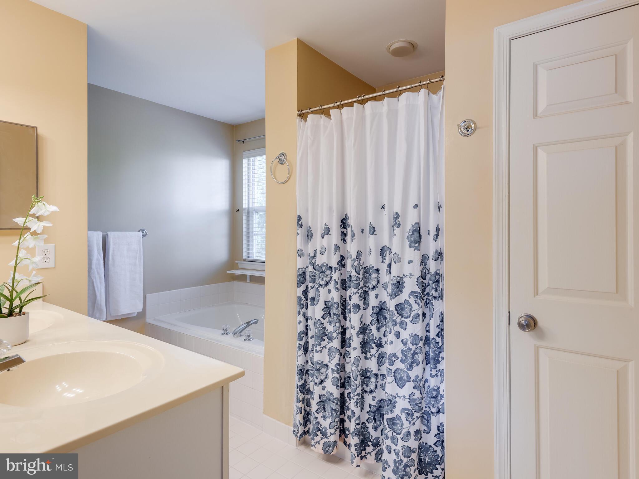 8 Greenleaf Ct