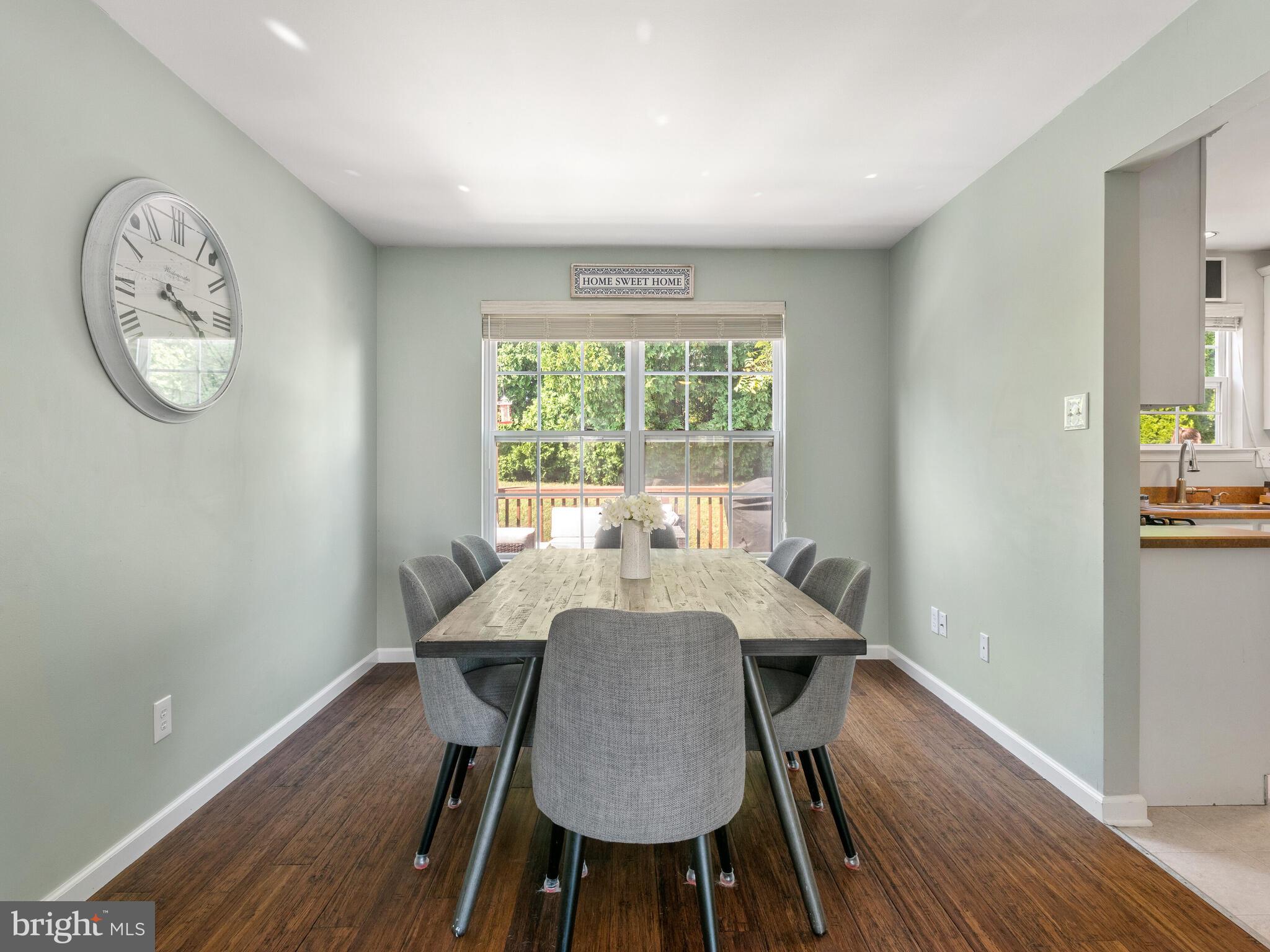 8 Greenleaf Ct