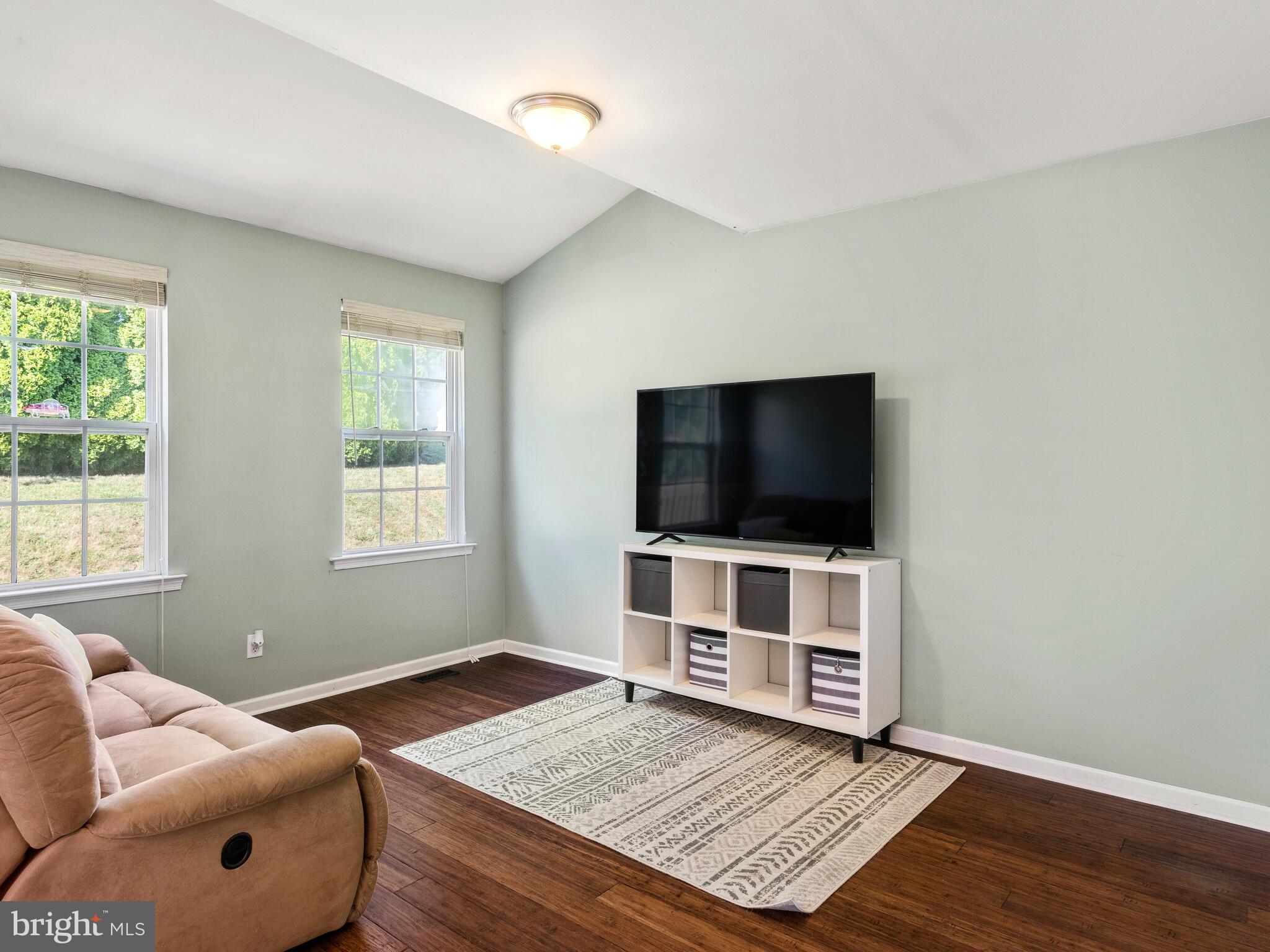 8 Greenleaf Ct