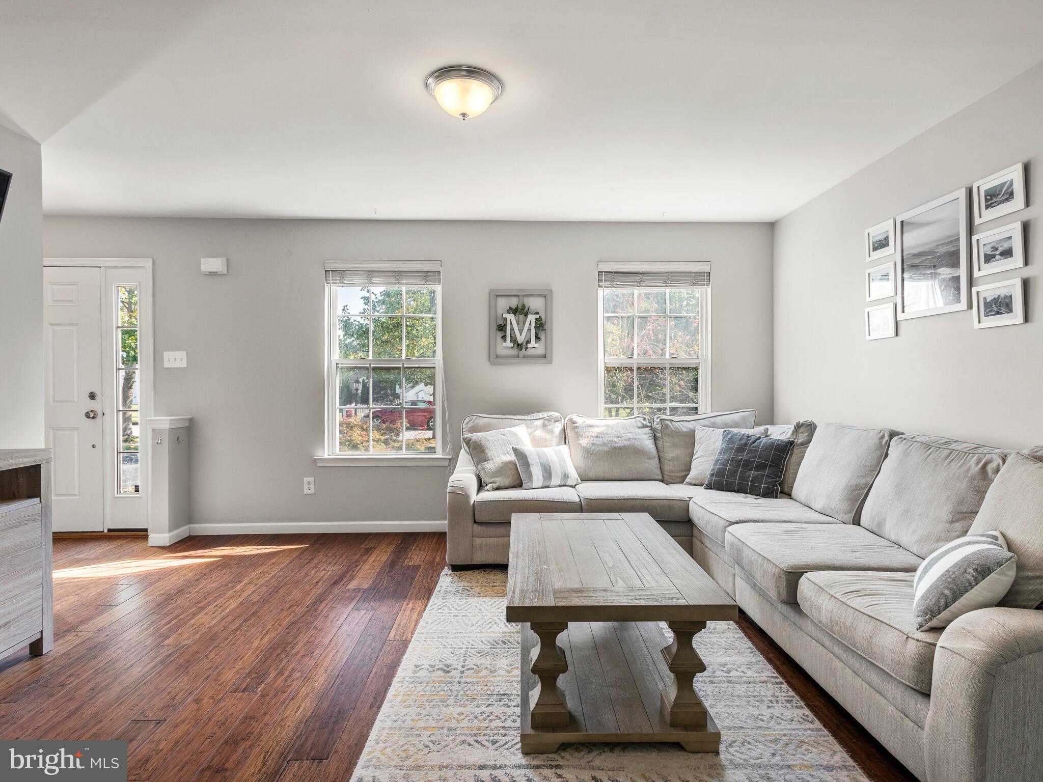 8 Greenleaf Ct