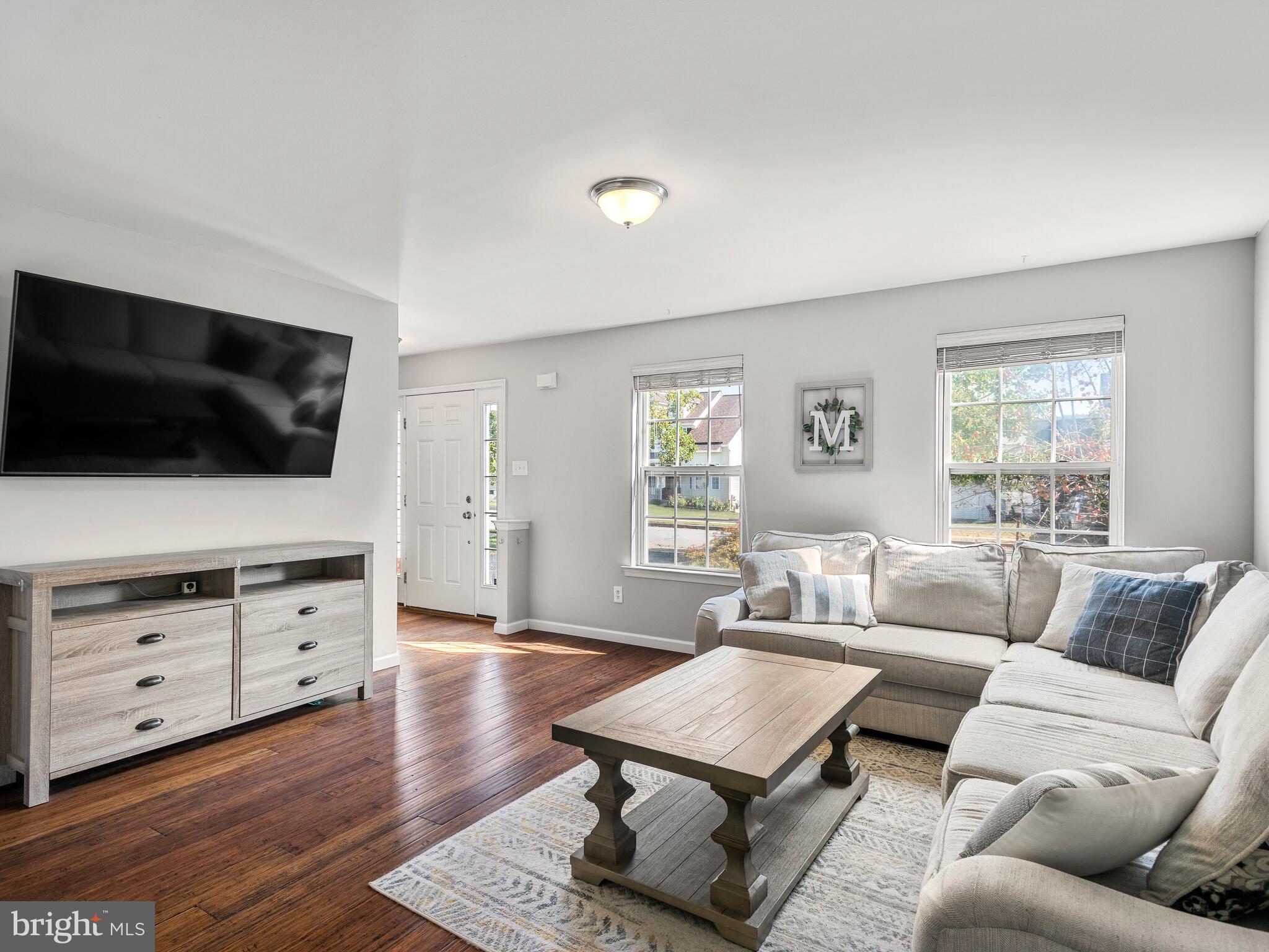 8 Greenleaf Ct
