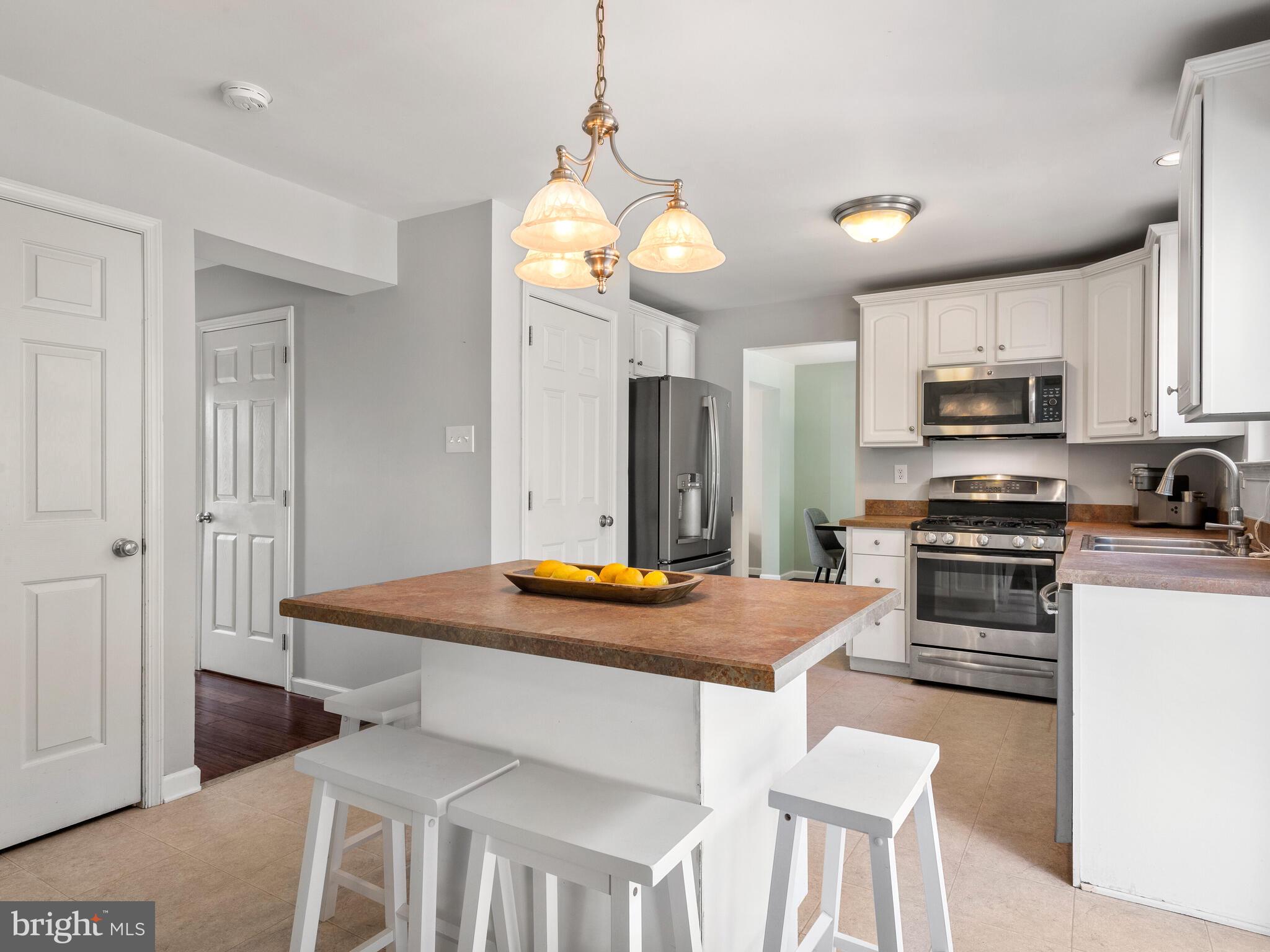 8 Greenleaf Ct