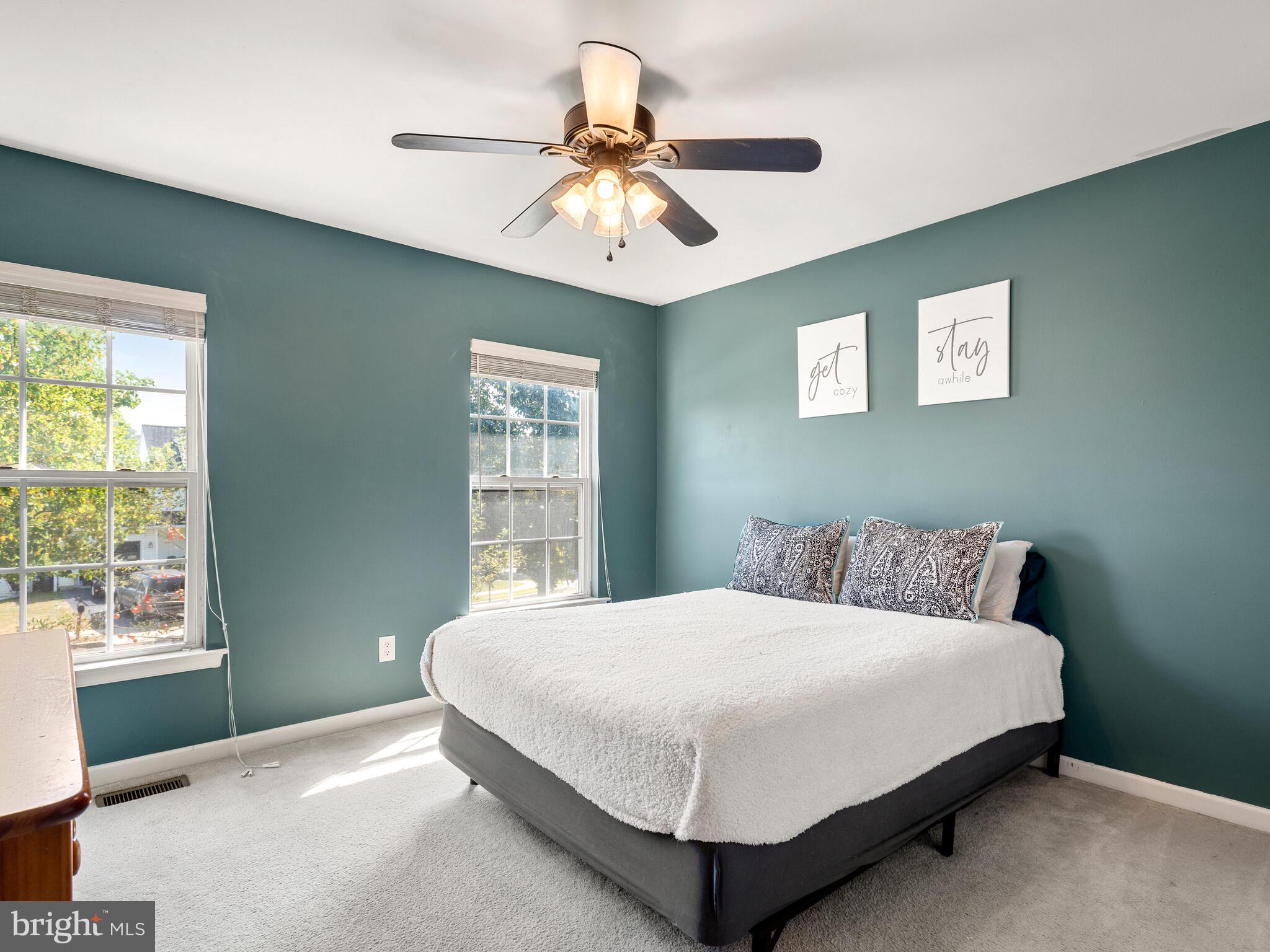 8 Greenleaf Ct