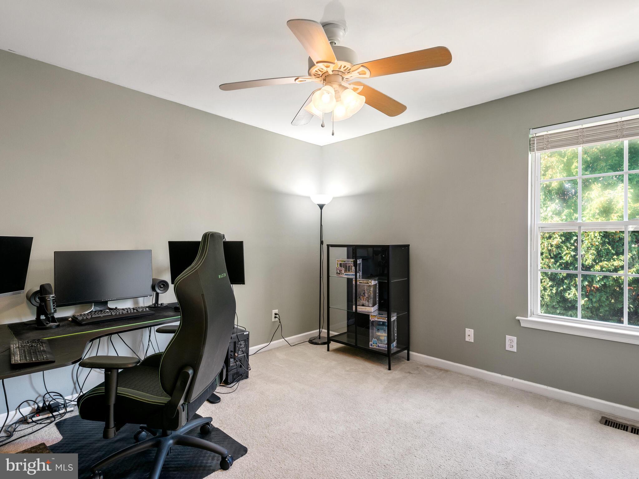 8 Greenleaf Ct