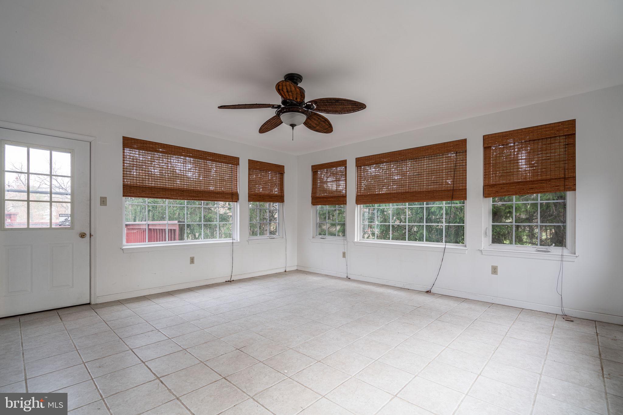 1145 Grandview Cir