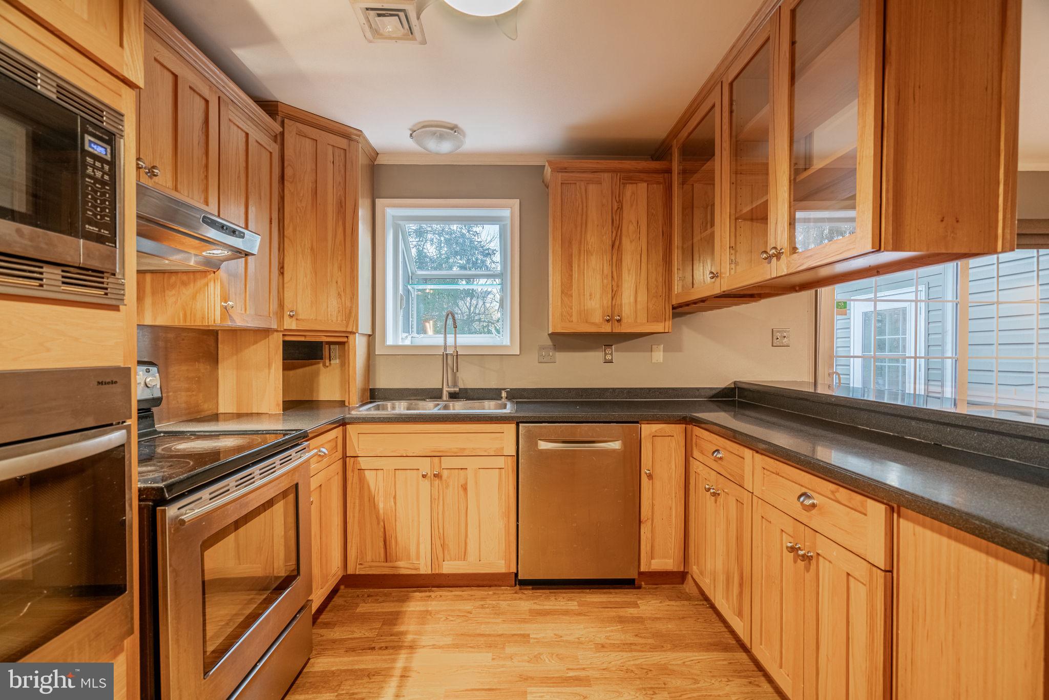 1145 Grandview Cir