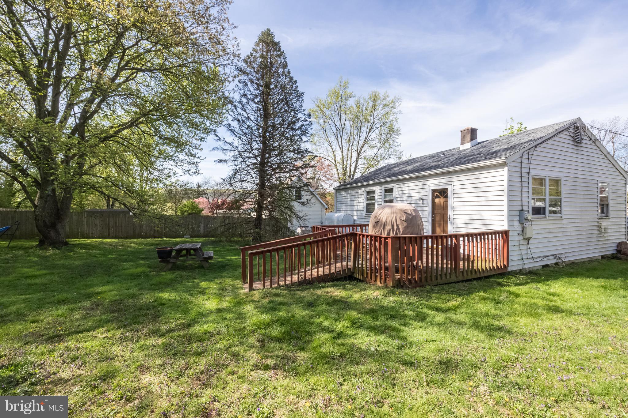381 Loomis Ave