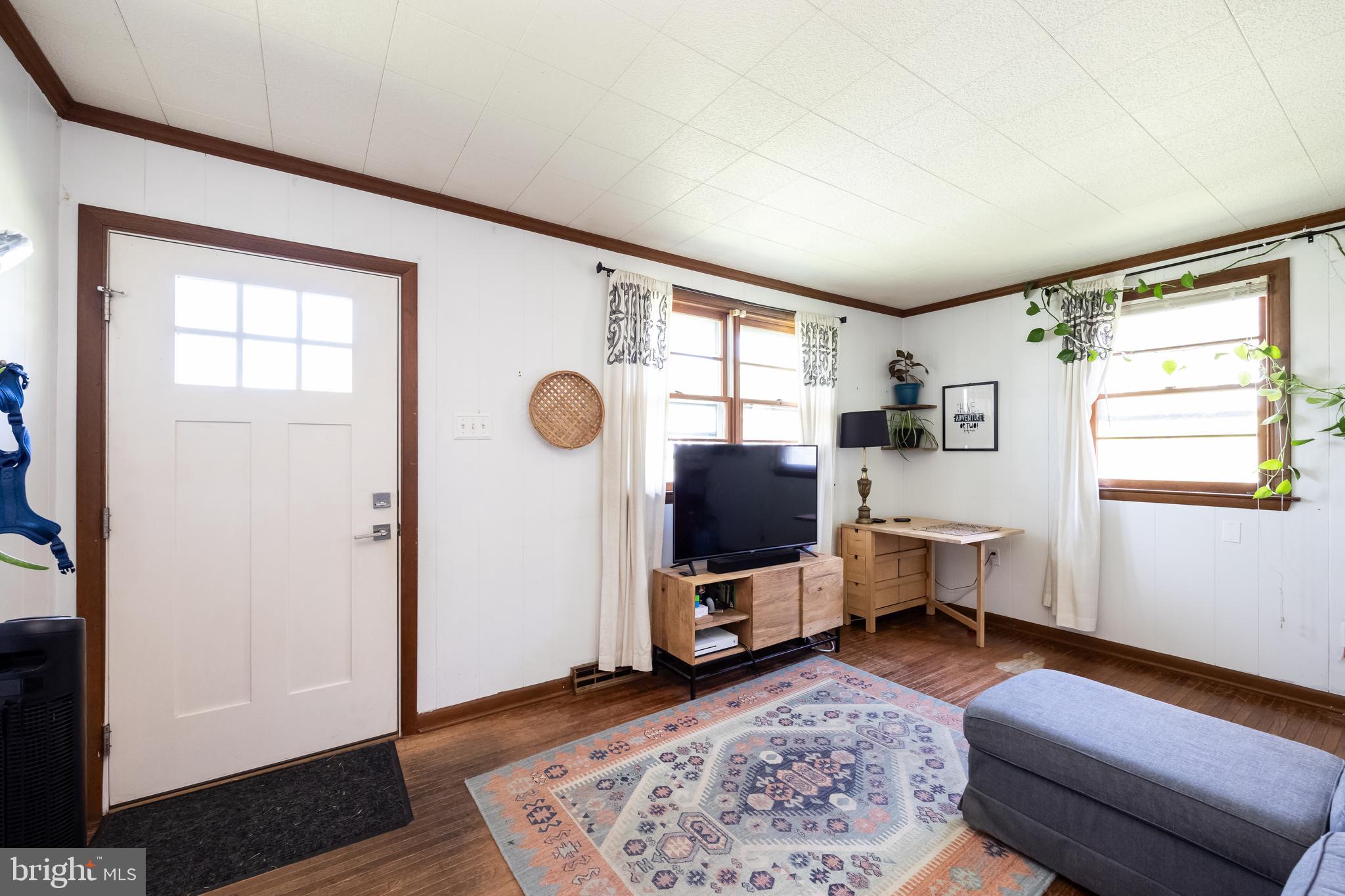 381 Loomis Ave