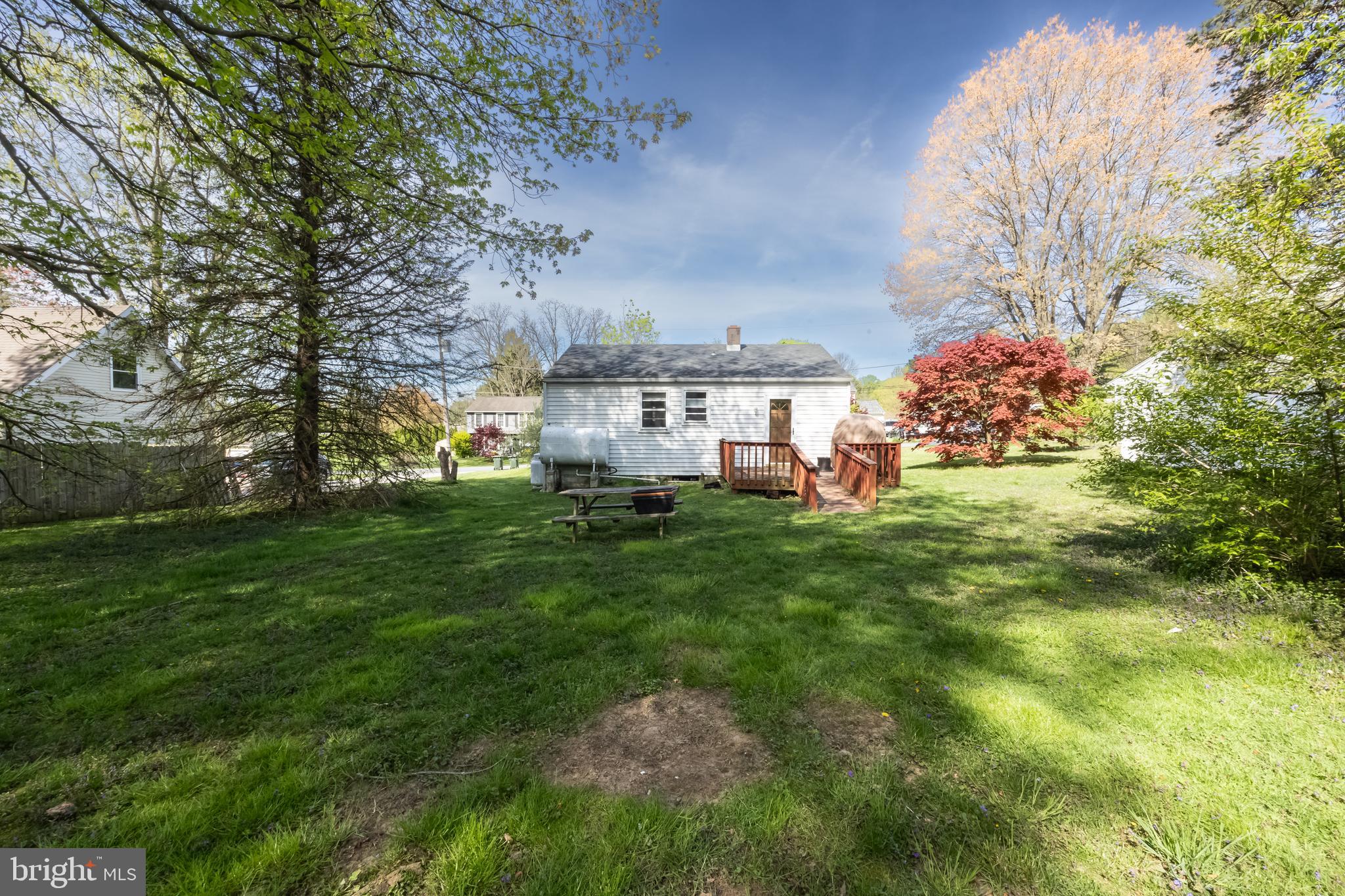381 Loomis Ave