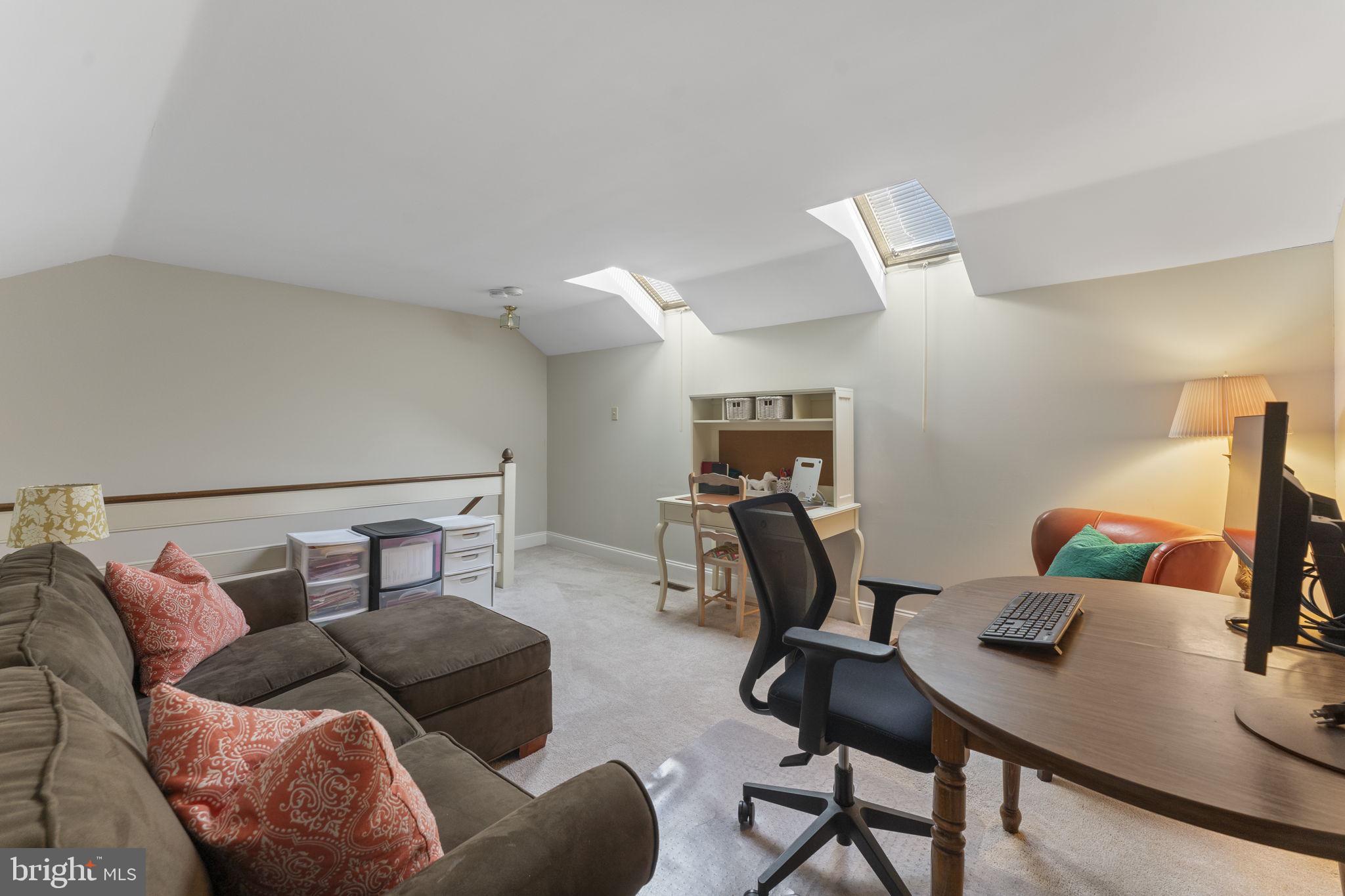 1030 Harriman Ct