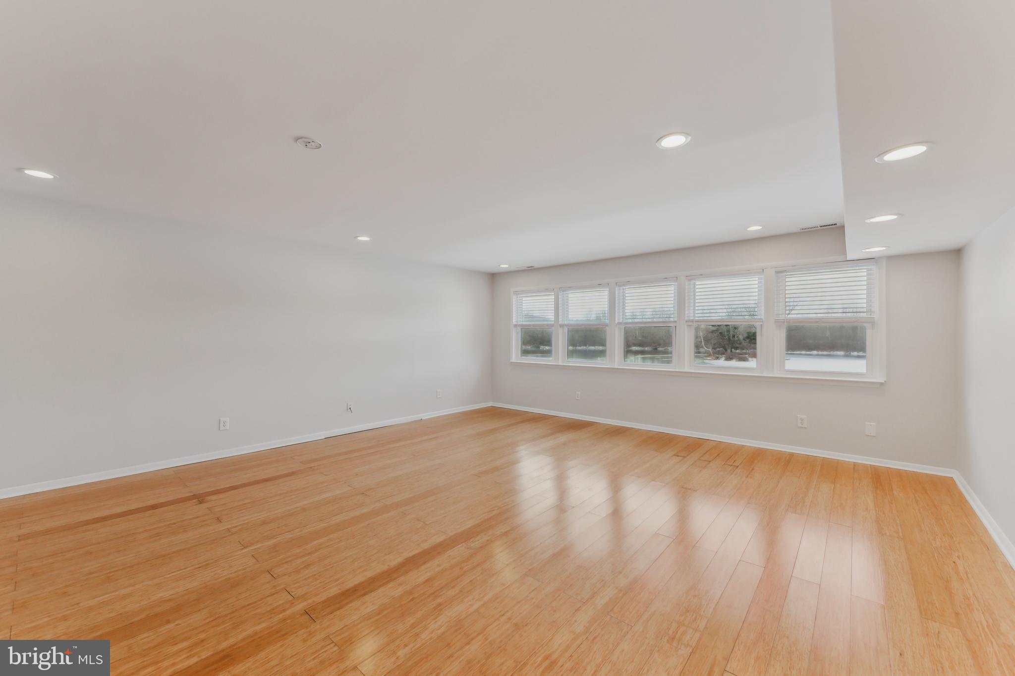 419 Bianca Cir