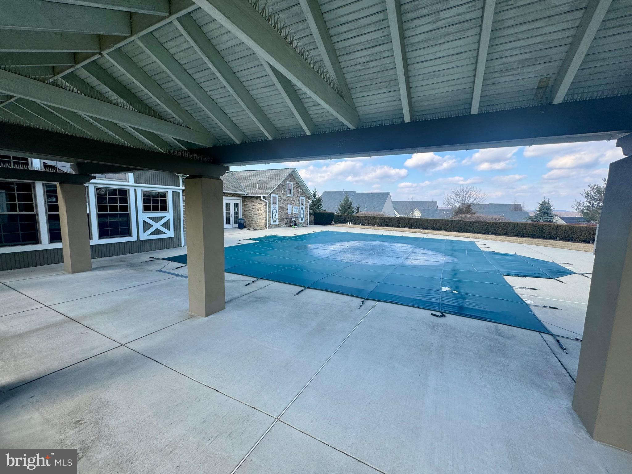 1101 Hulnick Rd