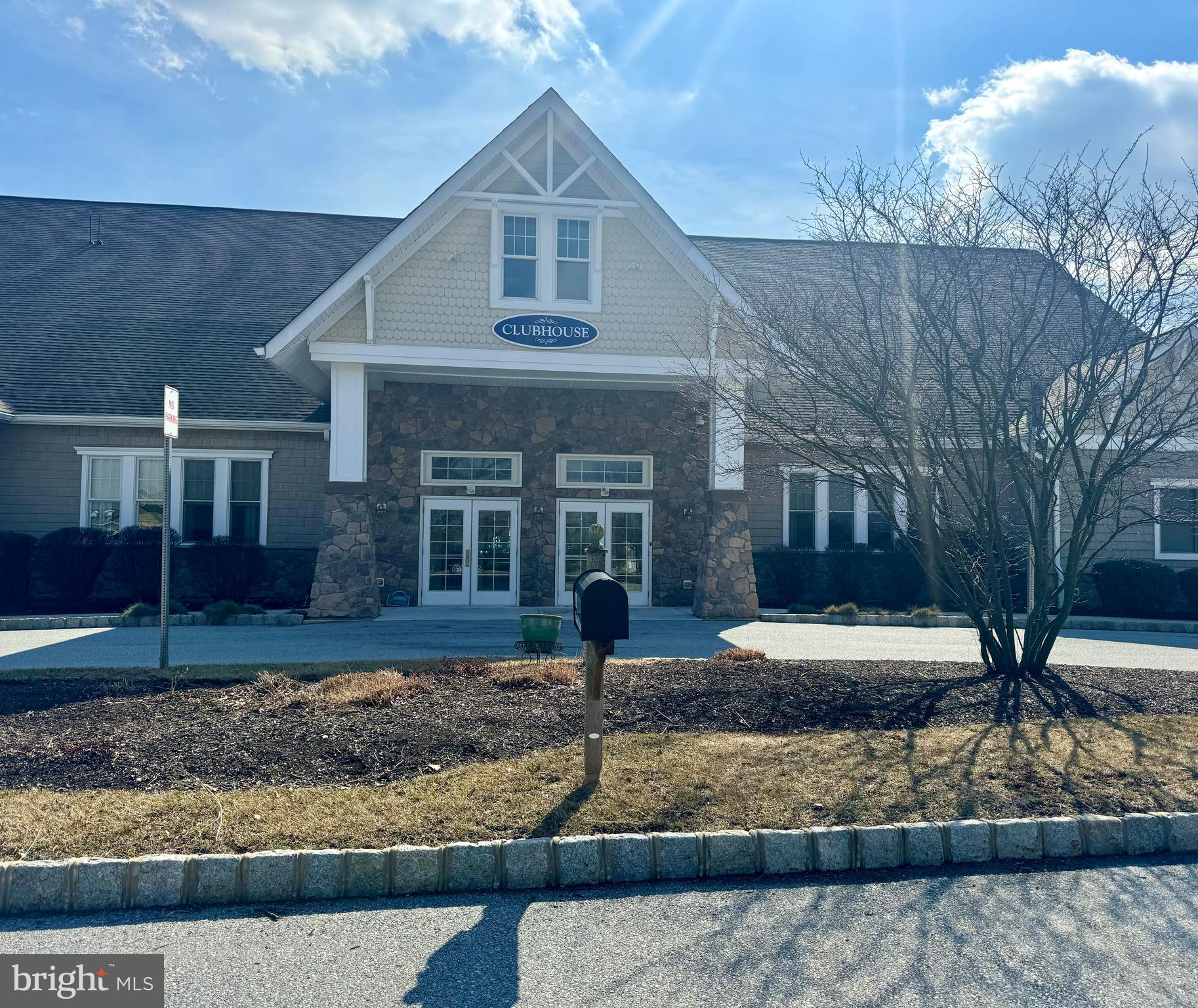 1101 Hulnick Rd