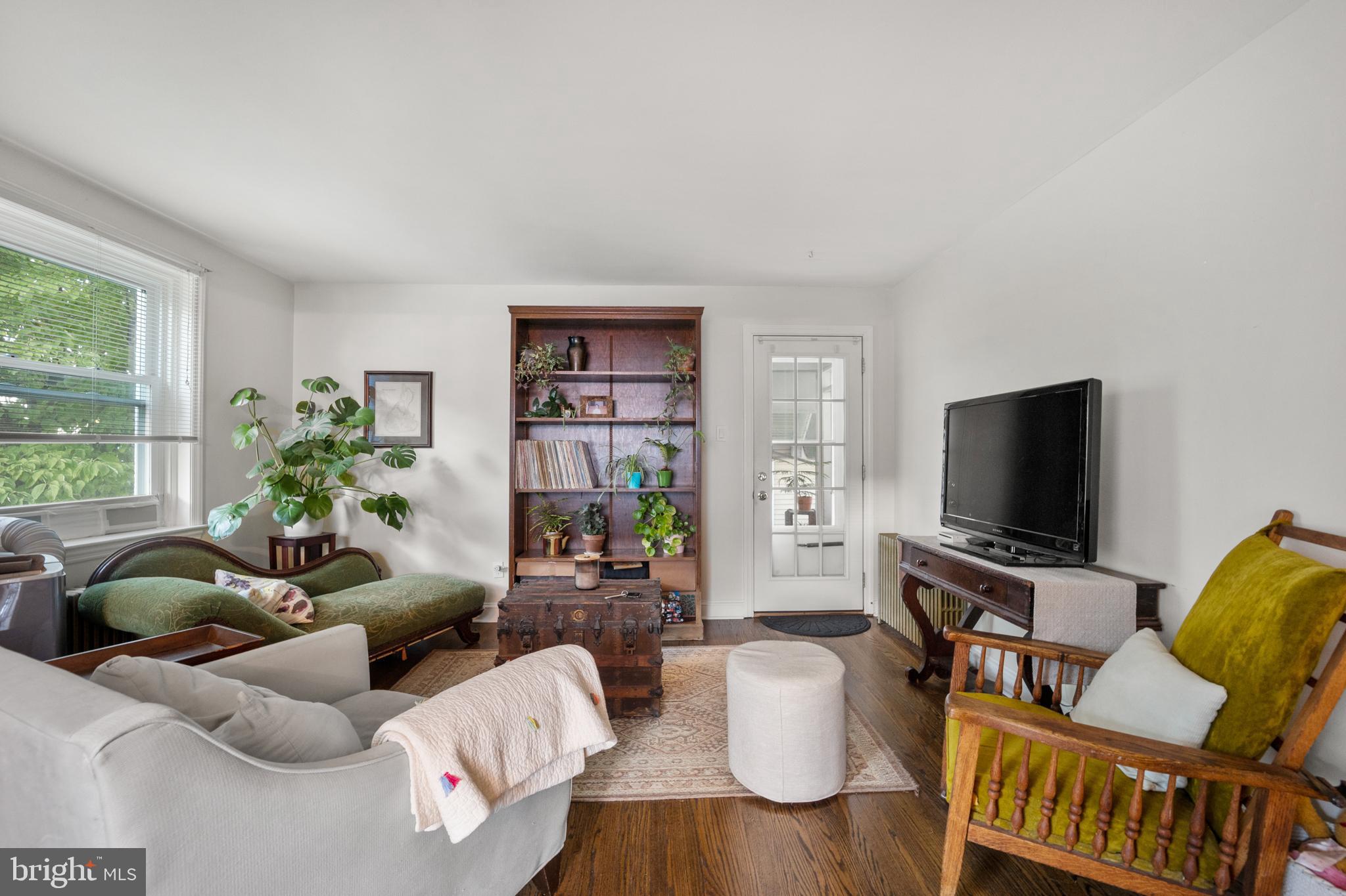 282 Davis Ave