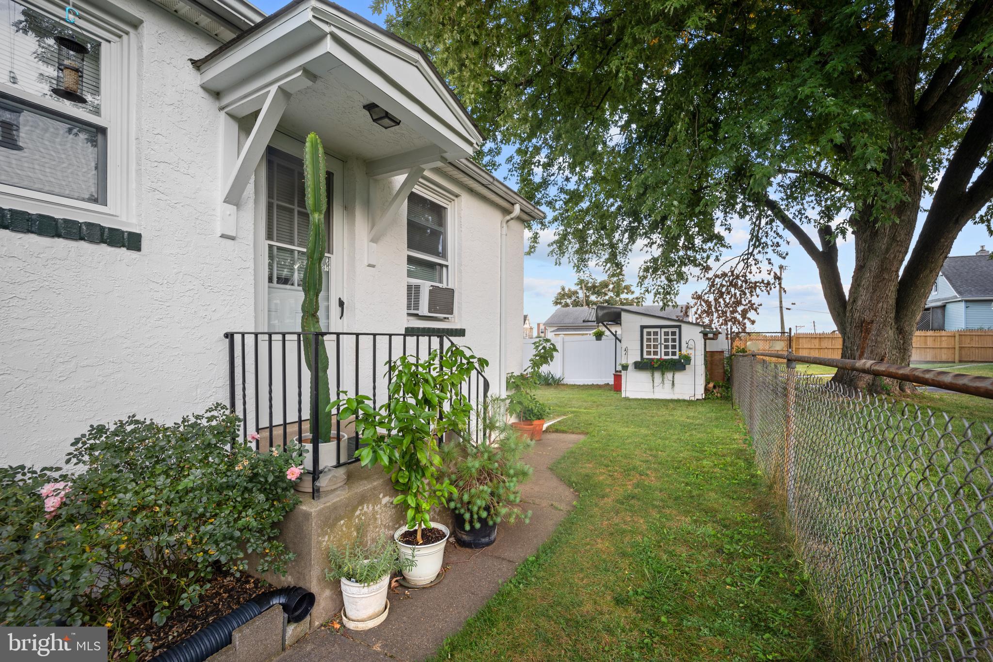 282 Davis Ave