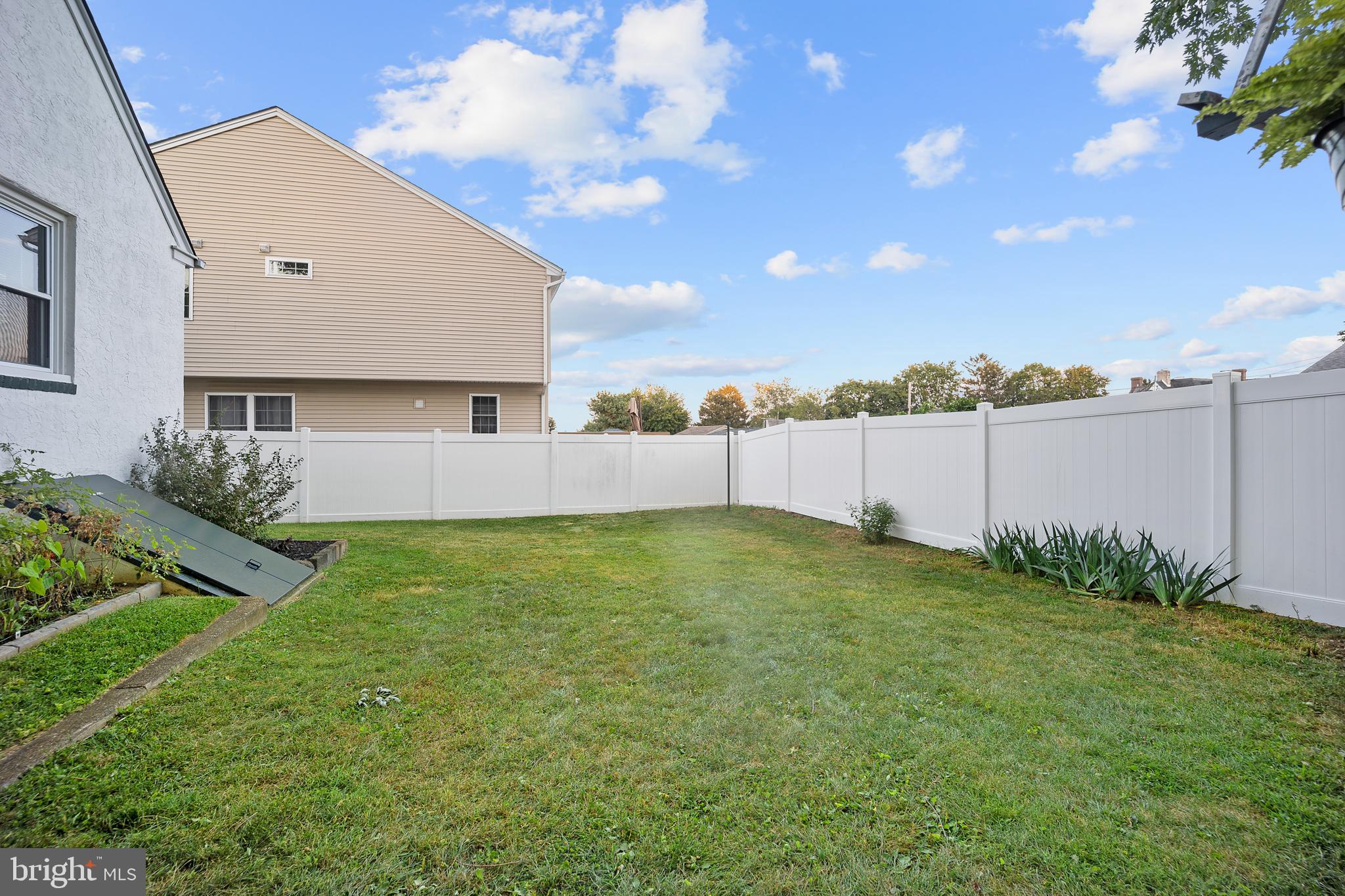 282 Davis Ave