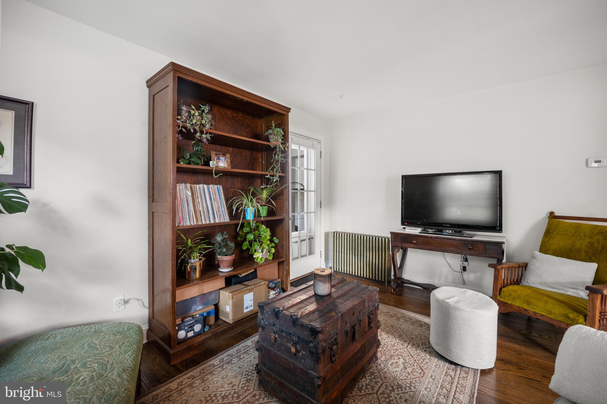 282 Davis Ave