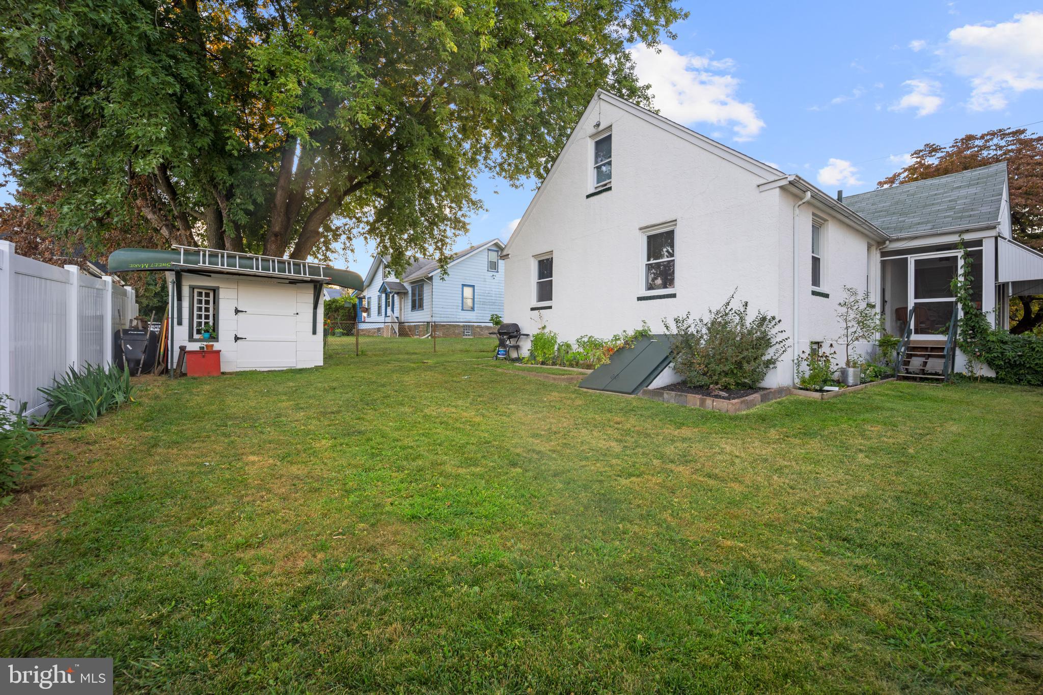 282 Davis Ave