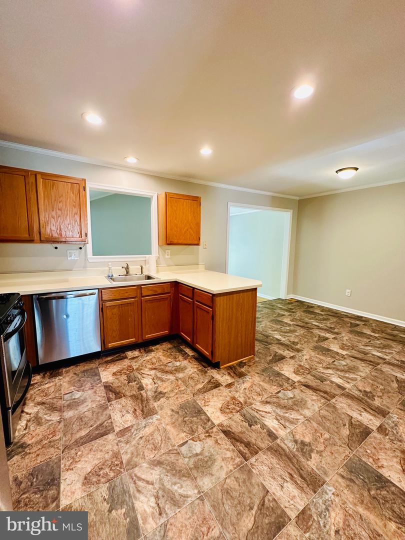 41 VICTORIA DR