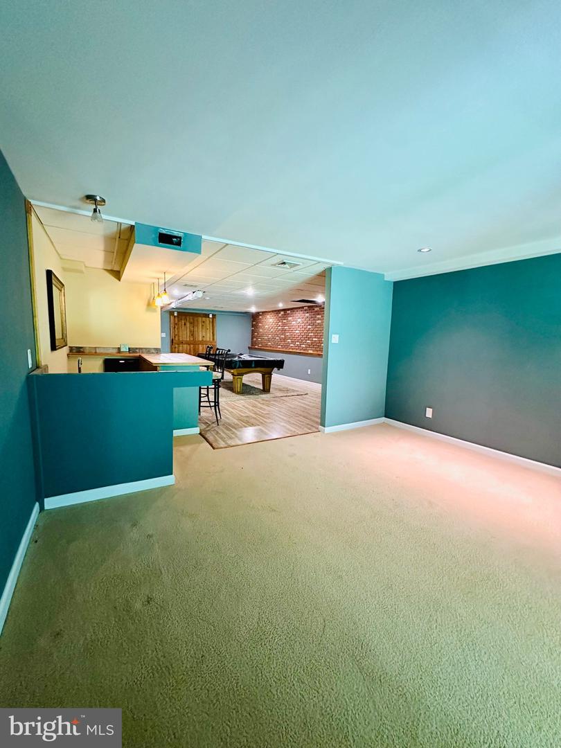 41 VICTORIA DR