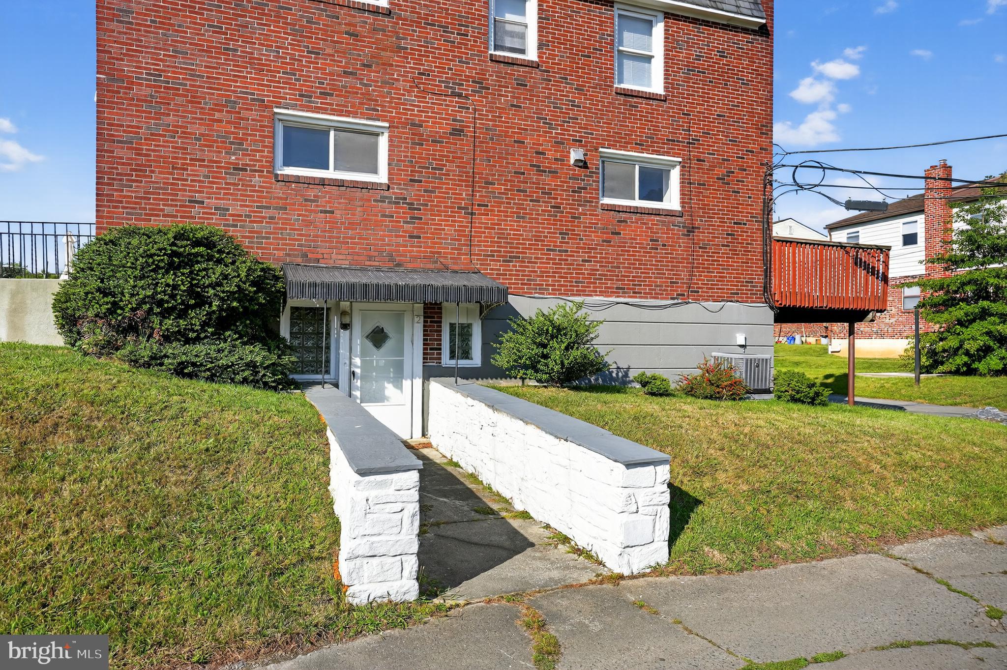 2 S STRATFORD ROAD