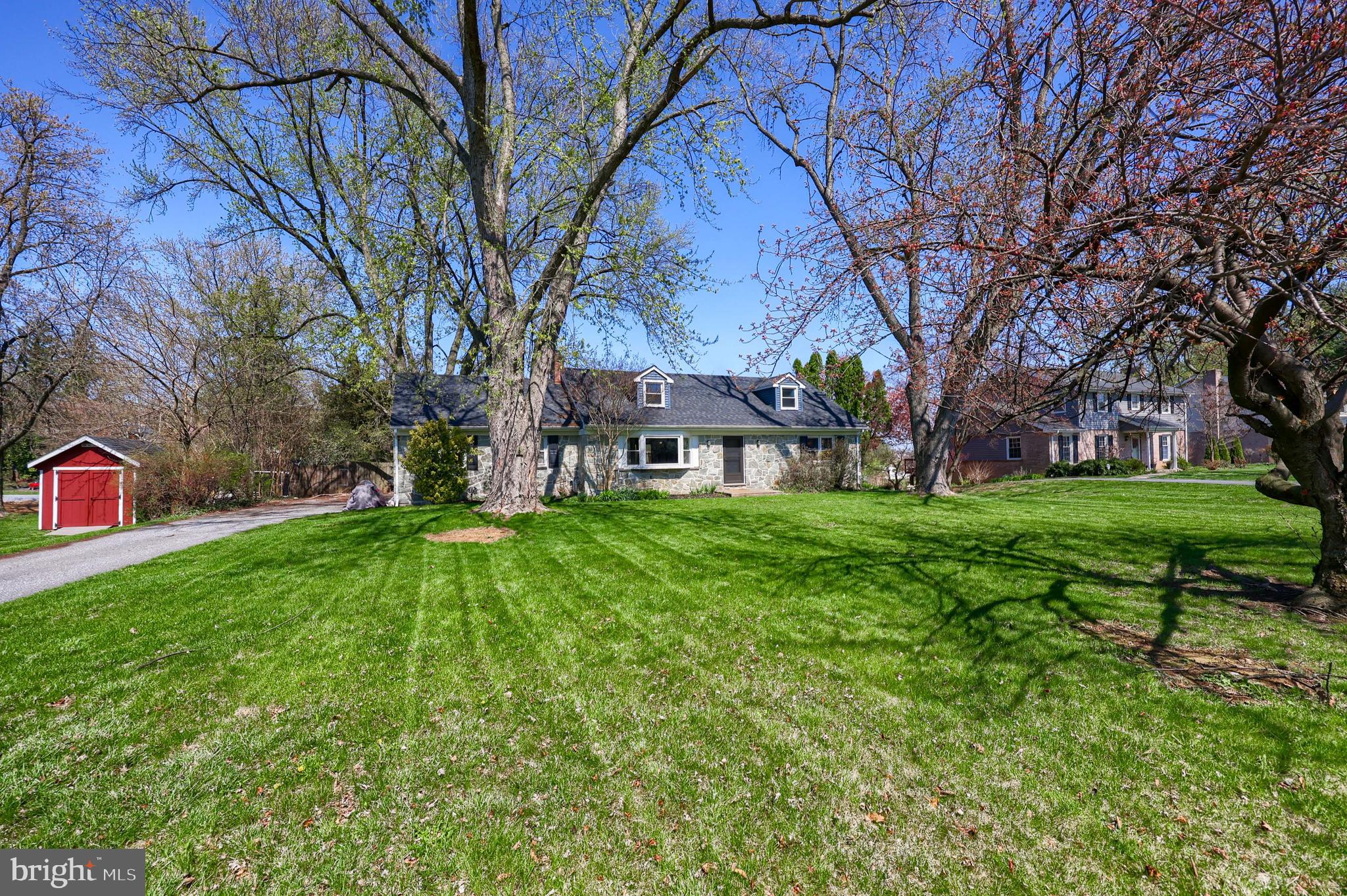 2033 Robindale Ave