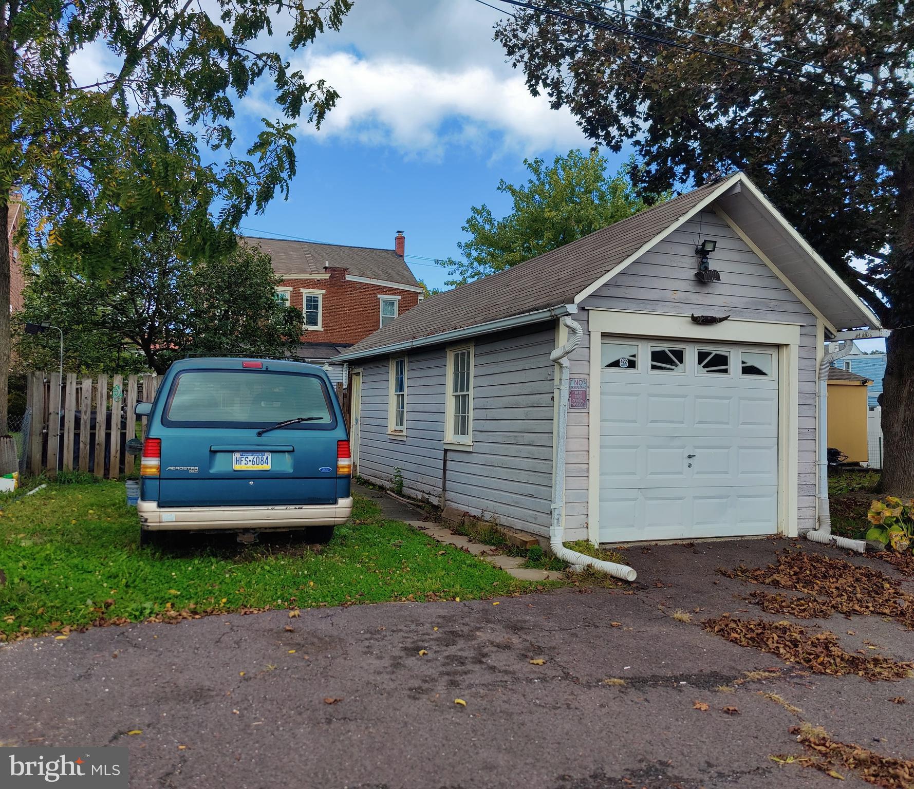 422 N York St