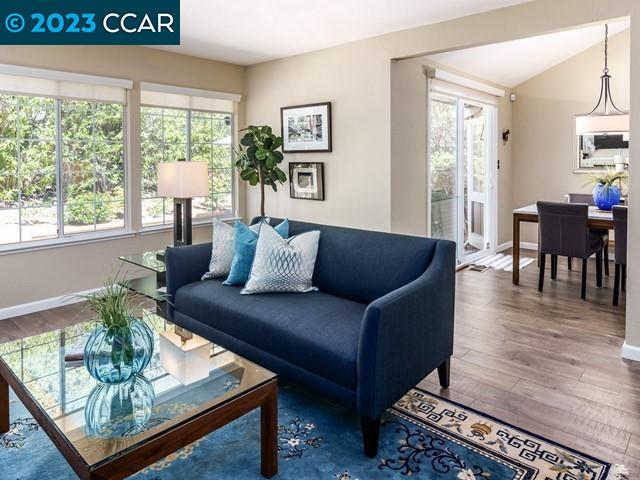 210 Hillcrest Cir
