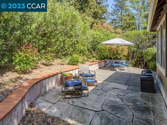 210 Hillcrest Cir