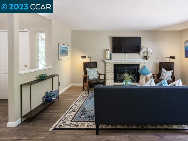 210 Hillcrest Cir