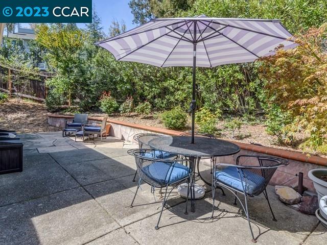 210 Hillcrest Cir
