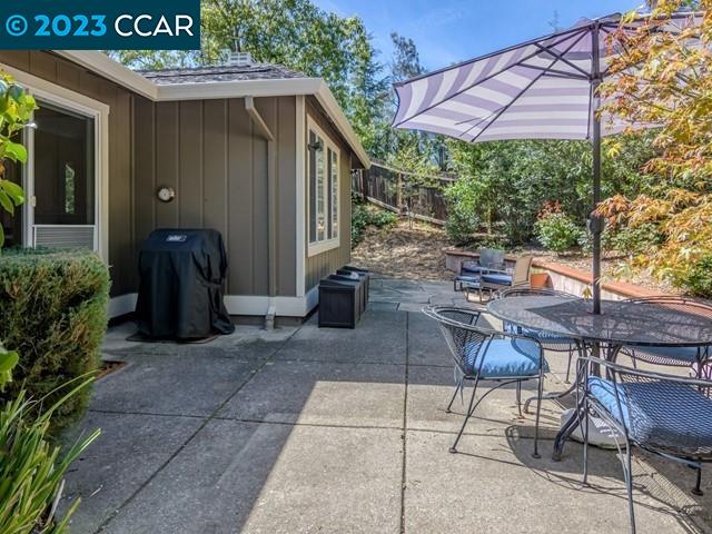 210 Hillcrest Cir