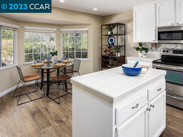 210 Hillcrest Cir