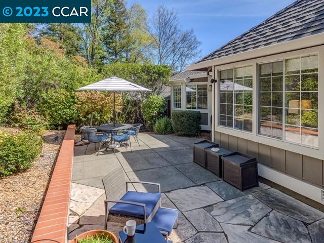210 Hillcrest Cir