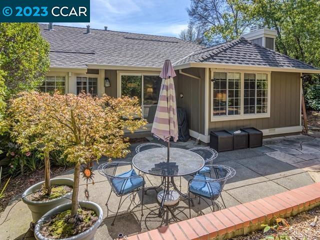 210 Hillcrest Cir