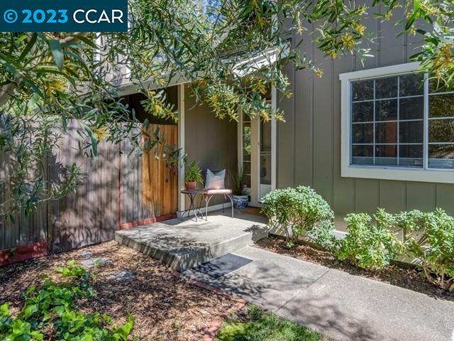 210 Hillcrest Cir