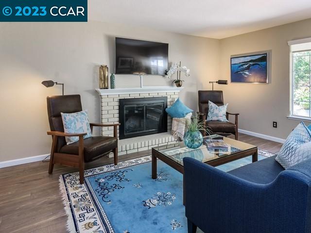 210 Hillcrest Cir