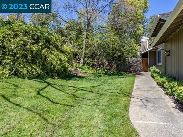 210 Hillcrest Cir