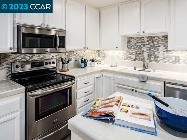 210 Hillcrest Cir