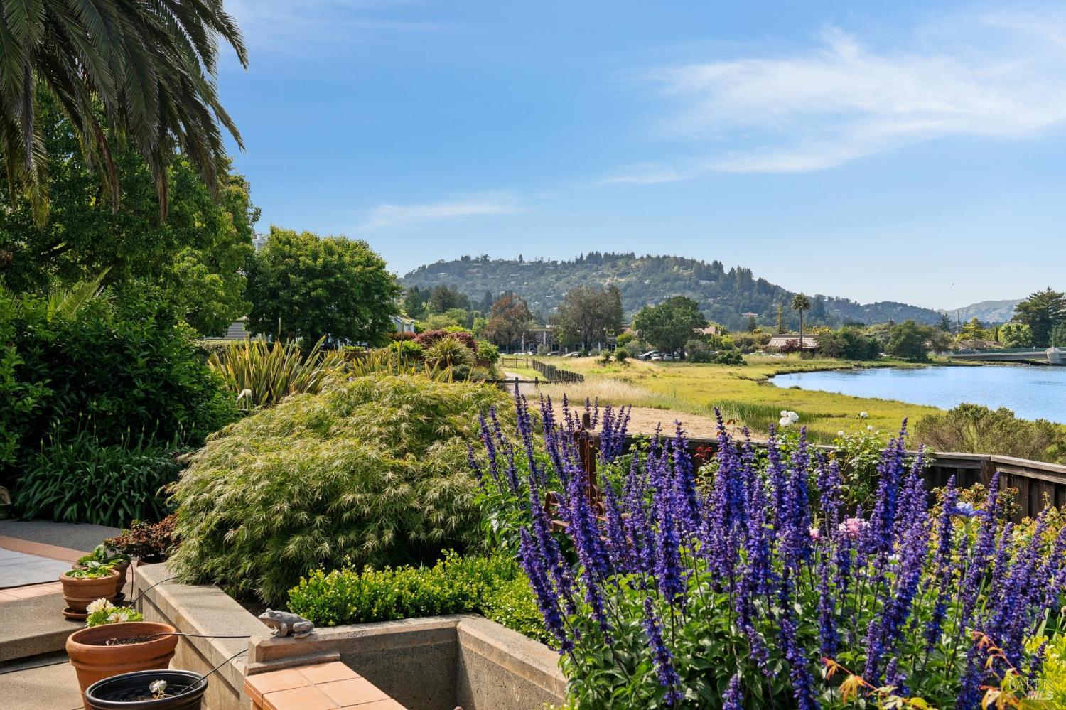 39 Creek View Circle