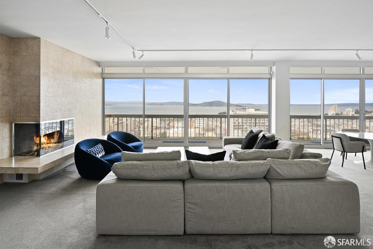 2200 Sacramento Street # 403